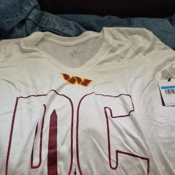 Nike White V-Neck Short Sleeve Tee with Maroon Graphic and Yellow Logo - Picture 1 of 2